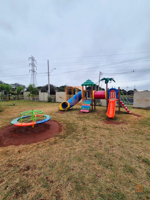 Condomínio Lar Florença em Quintino Facci 2, Ribeirão Preto - Playground - foto 4 código 4062