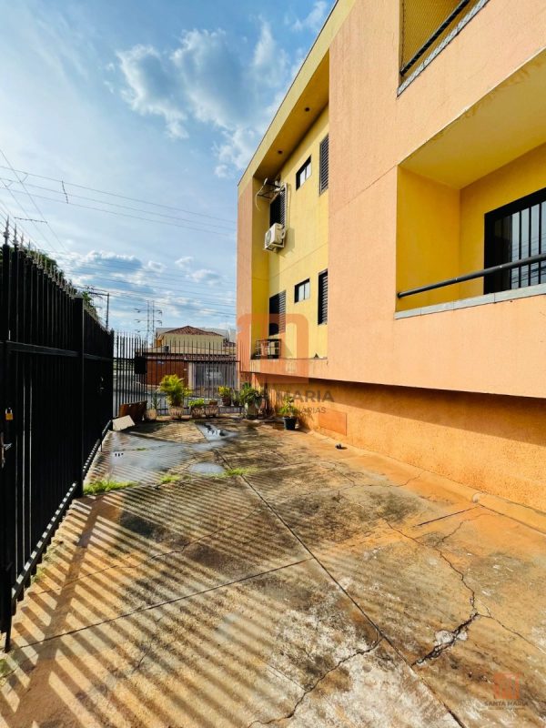 Condomínio Versales em Parque Bandeirantes, Ribeirão Preto - Garagem - foto 2 código 415